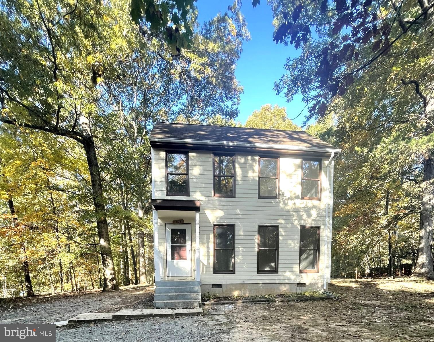 203 Lando Dr