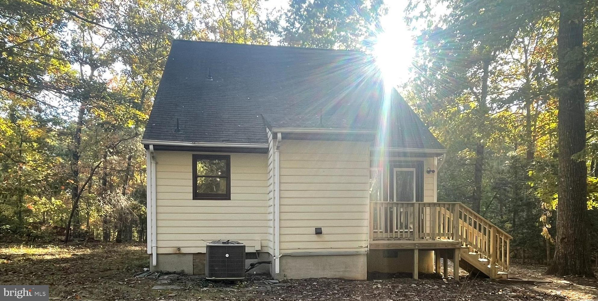 203 Lando Dr