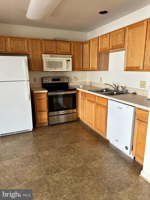 7044 WYTHEVILLE CIR