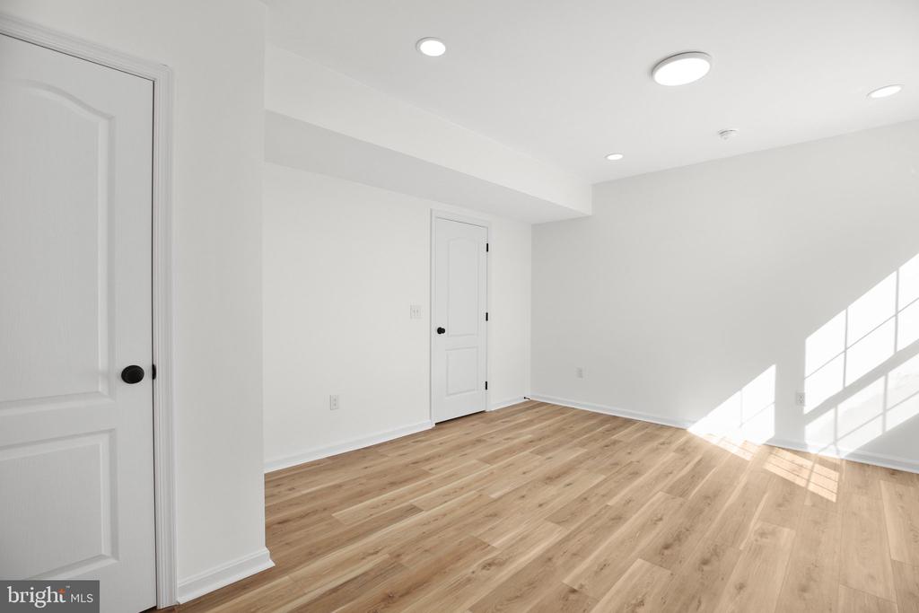 7419 DREW LANE