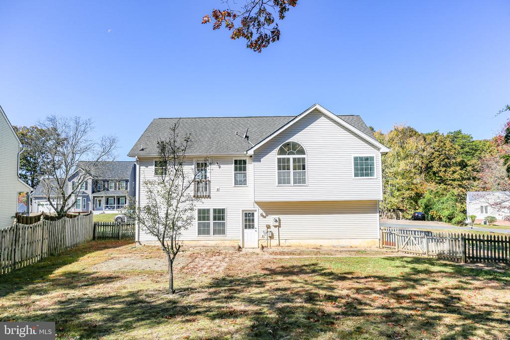 7419 DREW LANE