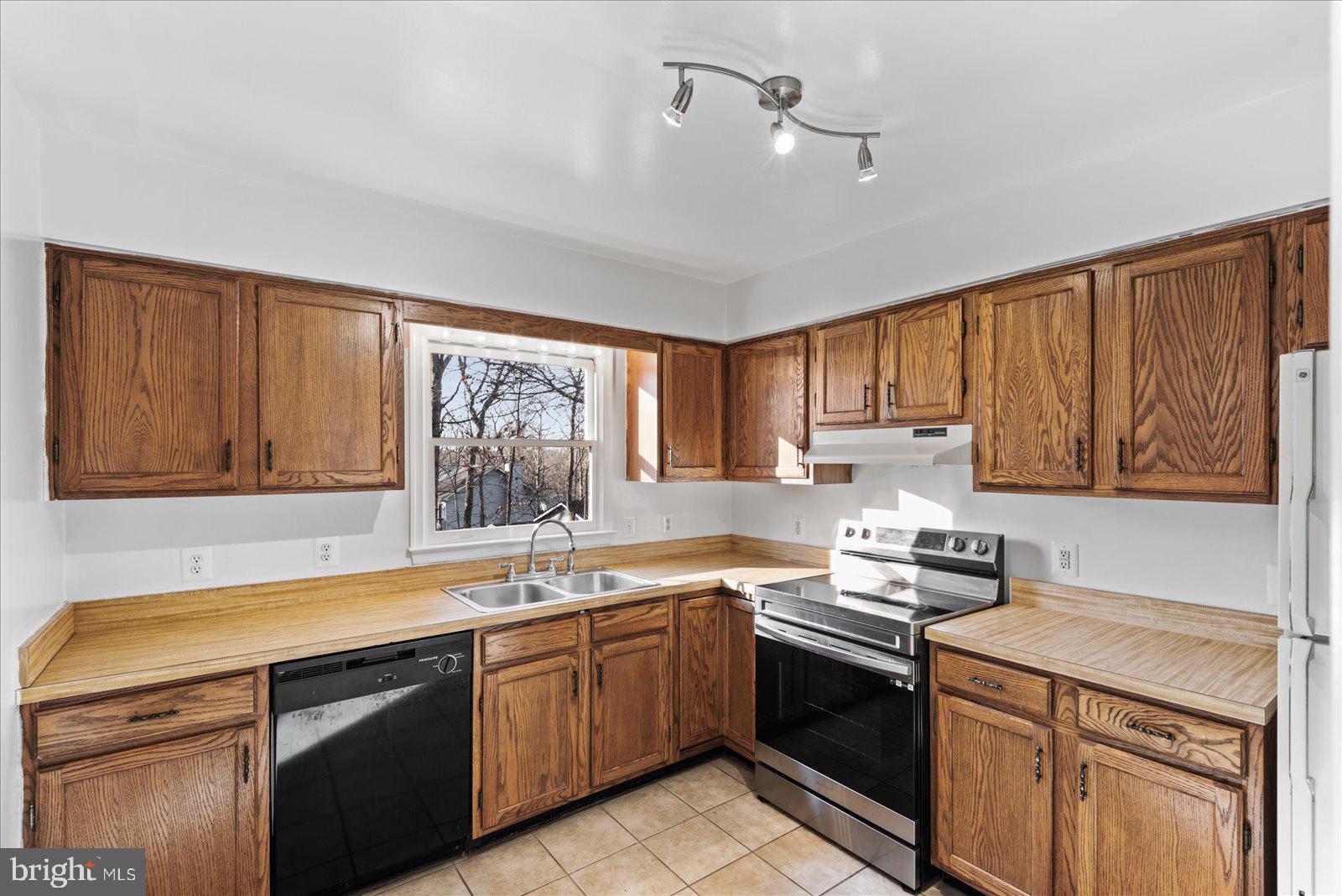 12502 SADDLE CT