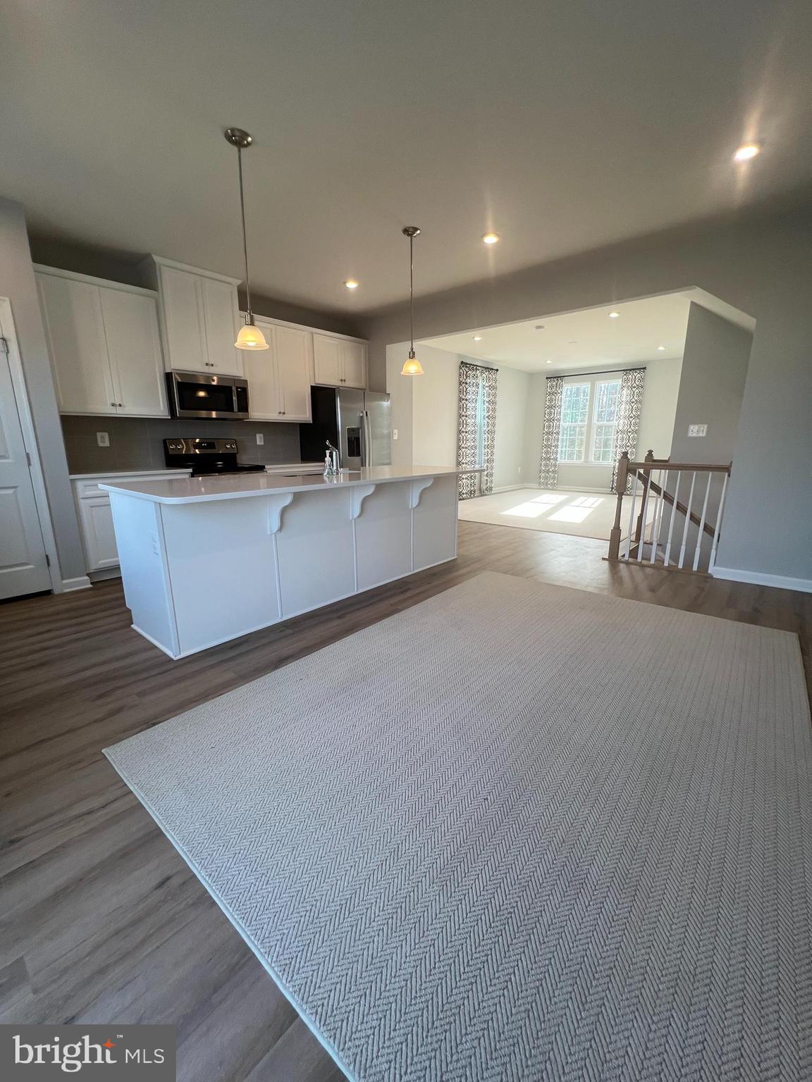 7101 LINWOOD LN