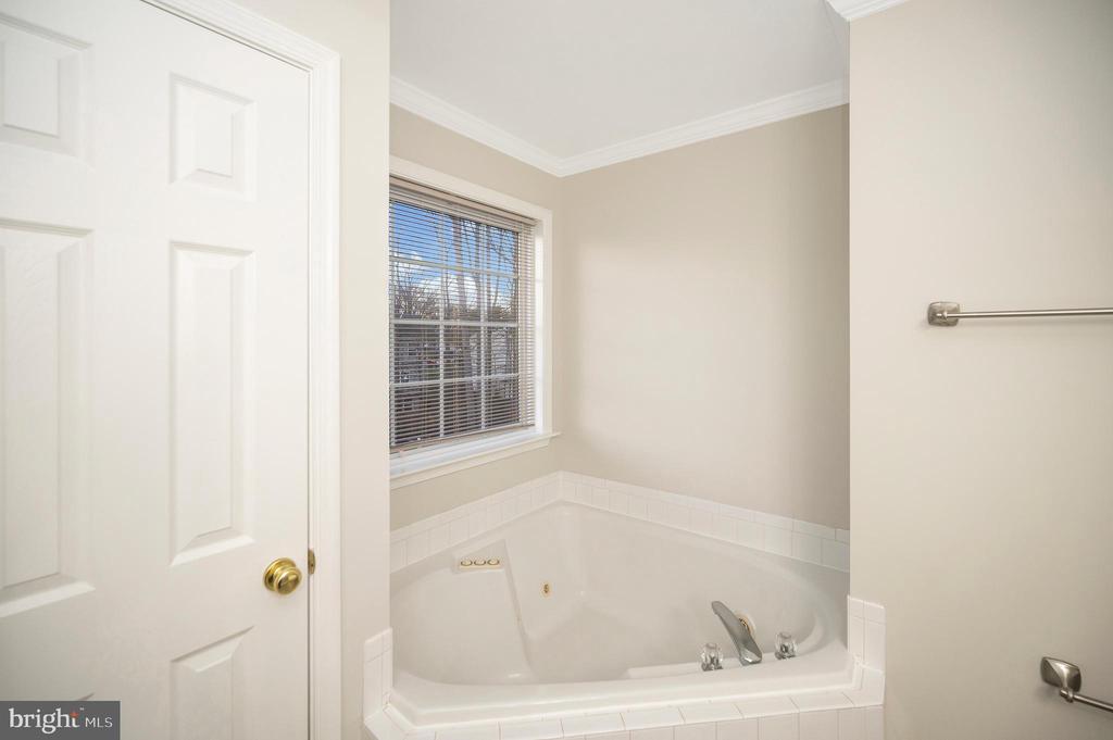 11808 Gardenia Dr