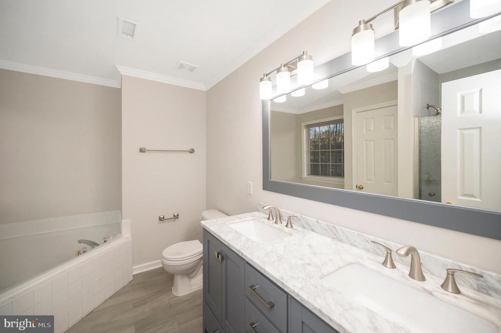 11808 Gardenia Dr