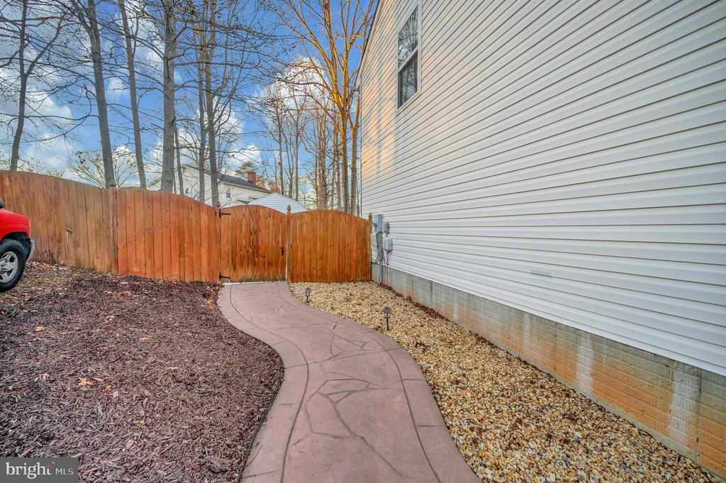 11808 Gardenia Dr