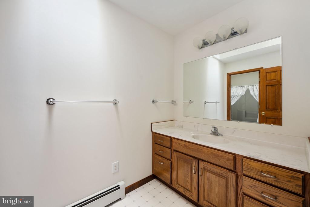 9011 ISLE OF LAURELS