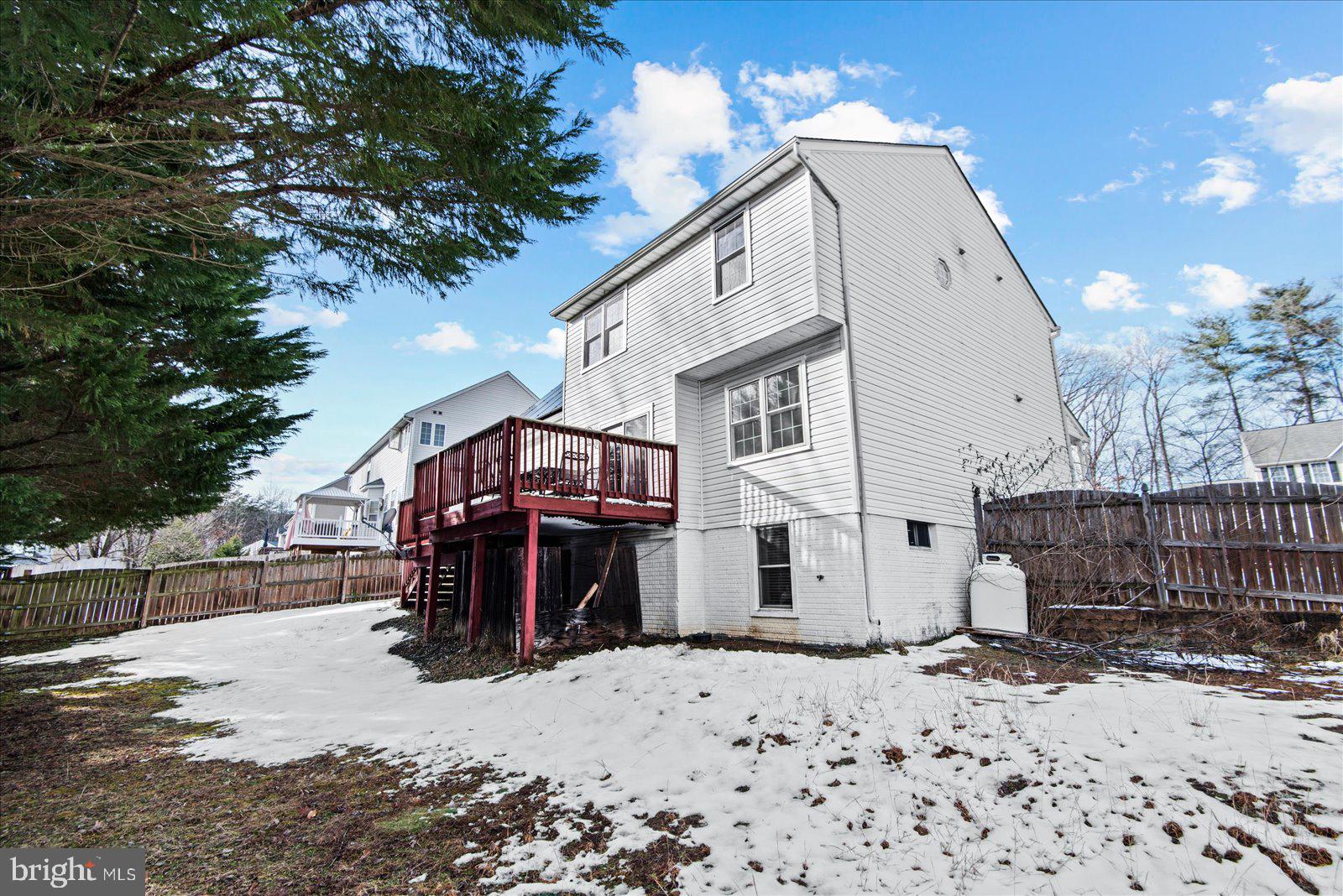 6822 Buck Ln