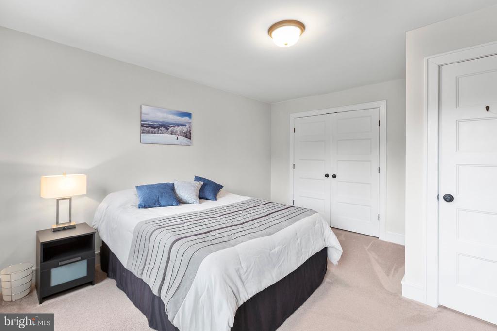 9109 Winfield Ct