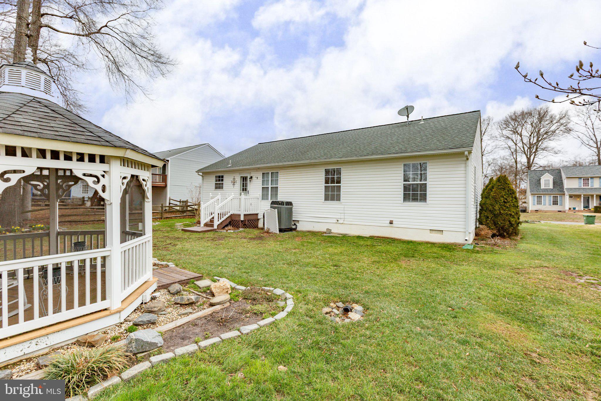 10114 S Fulton Dr