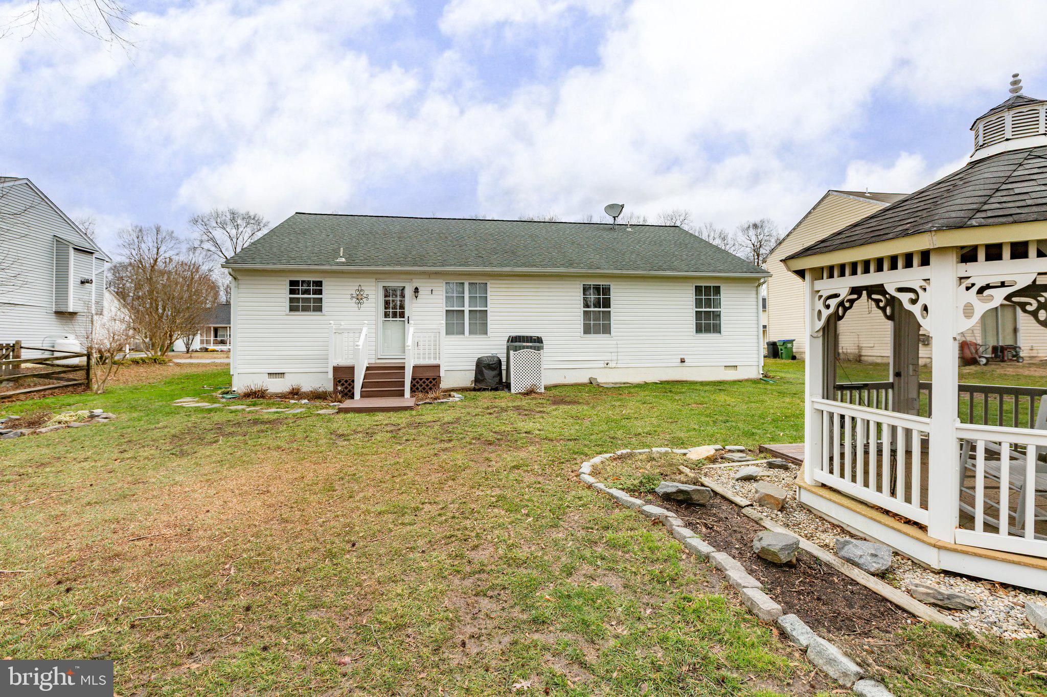 10114 S Fulton Dr