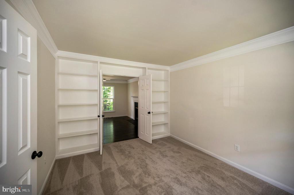 10502 WATFORD LANE