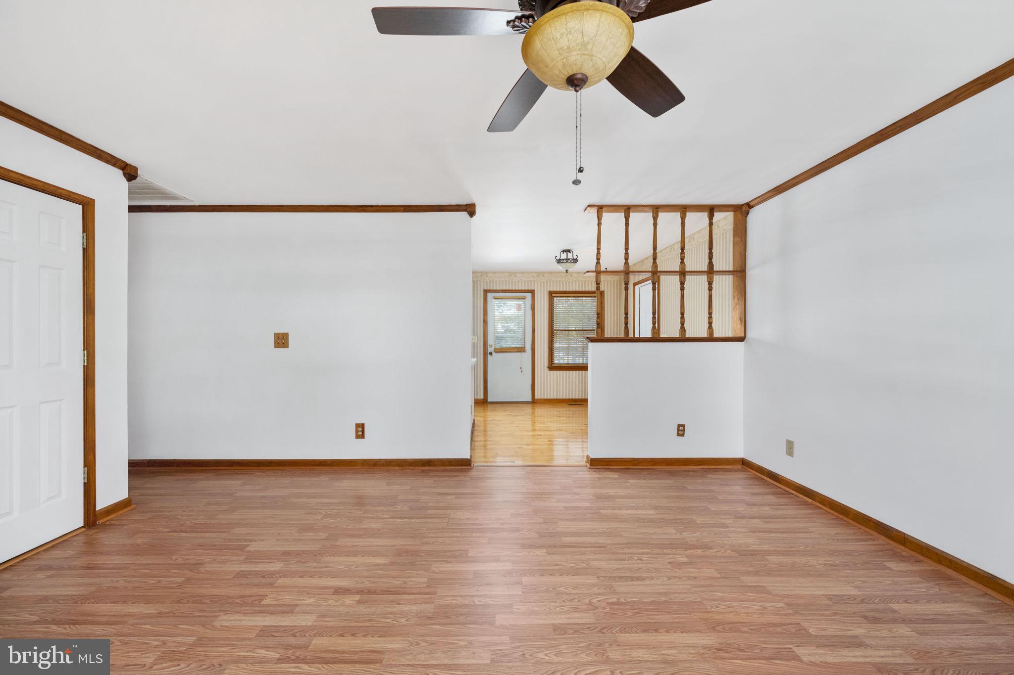 10711 Crestwood Dr