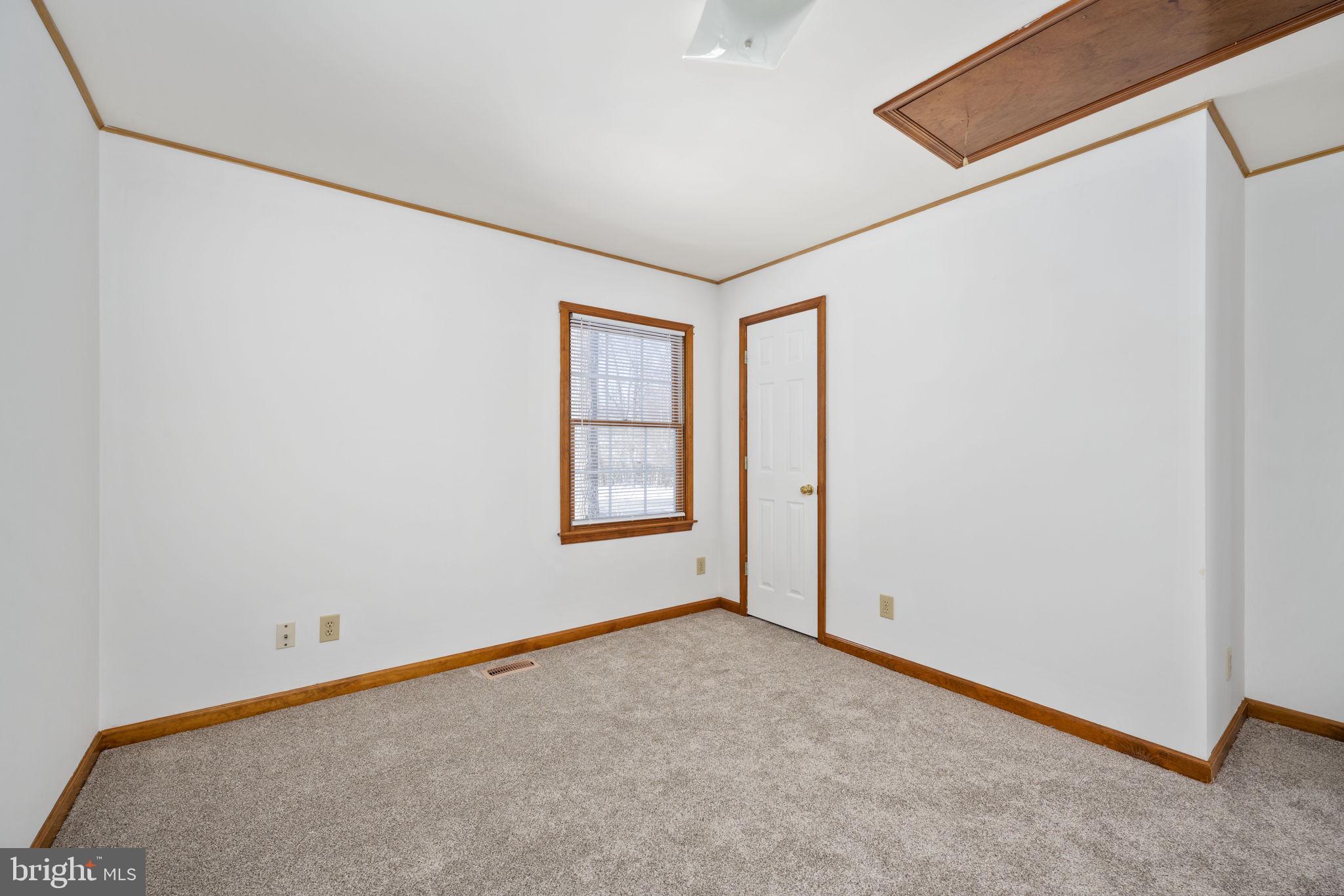 10711 Crestwood Dr
