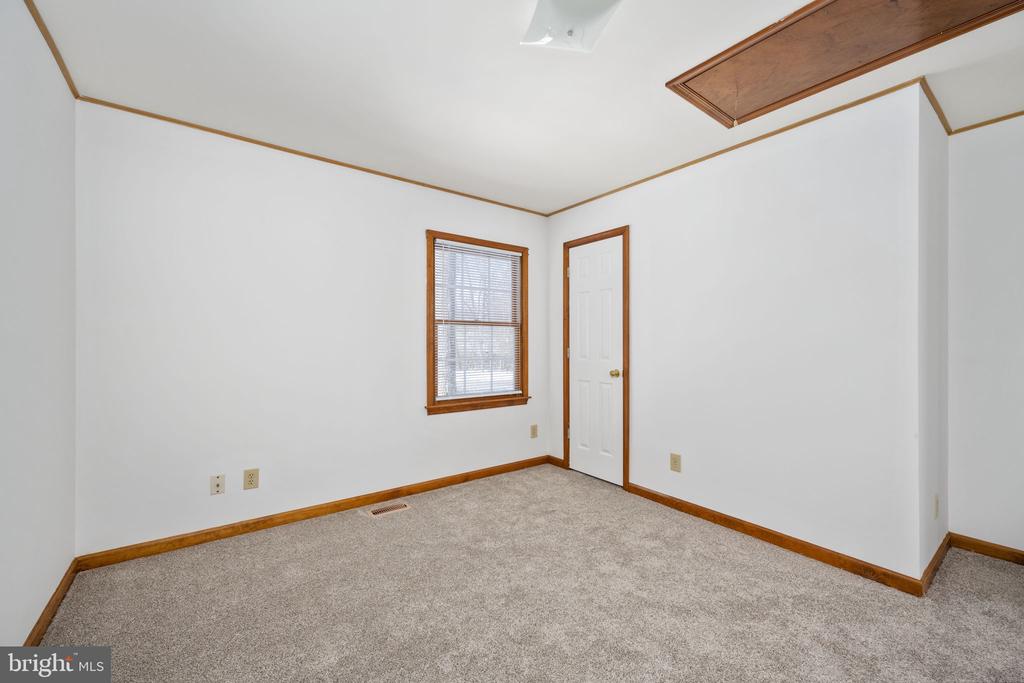 10711 Crestwood Dr