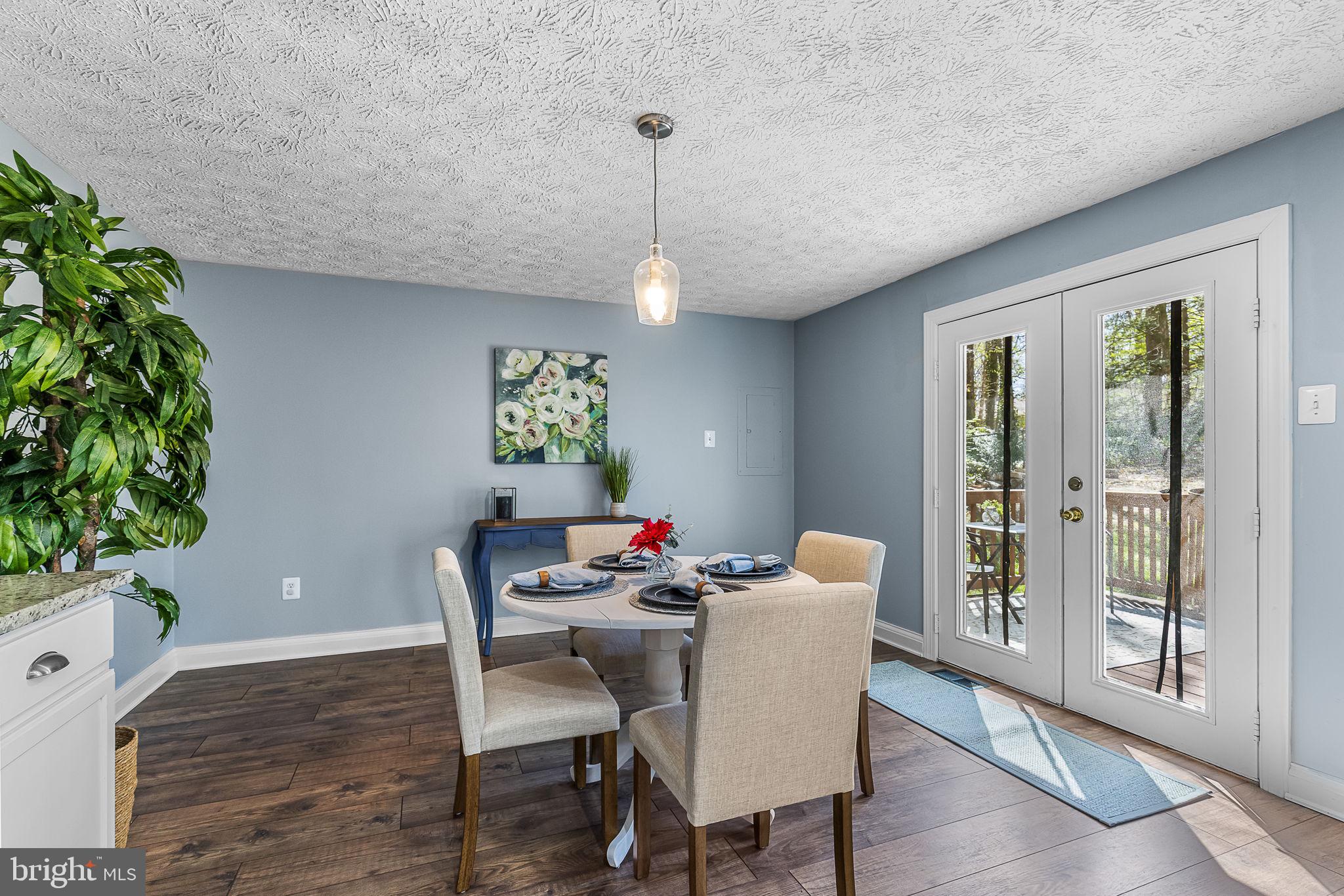 216 Hampton Dr