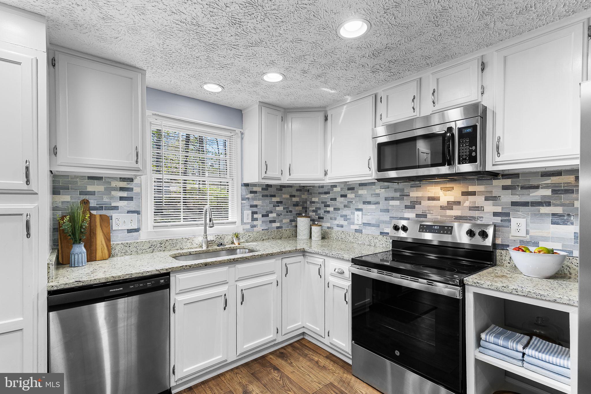 216 Hampton Dr