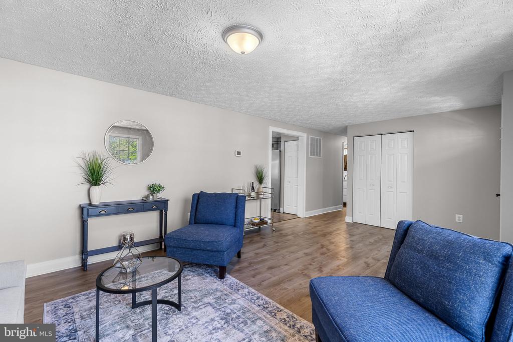 216 Hampton Dr