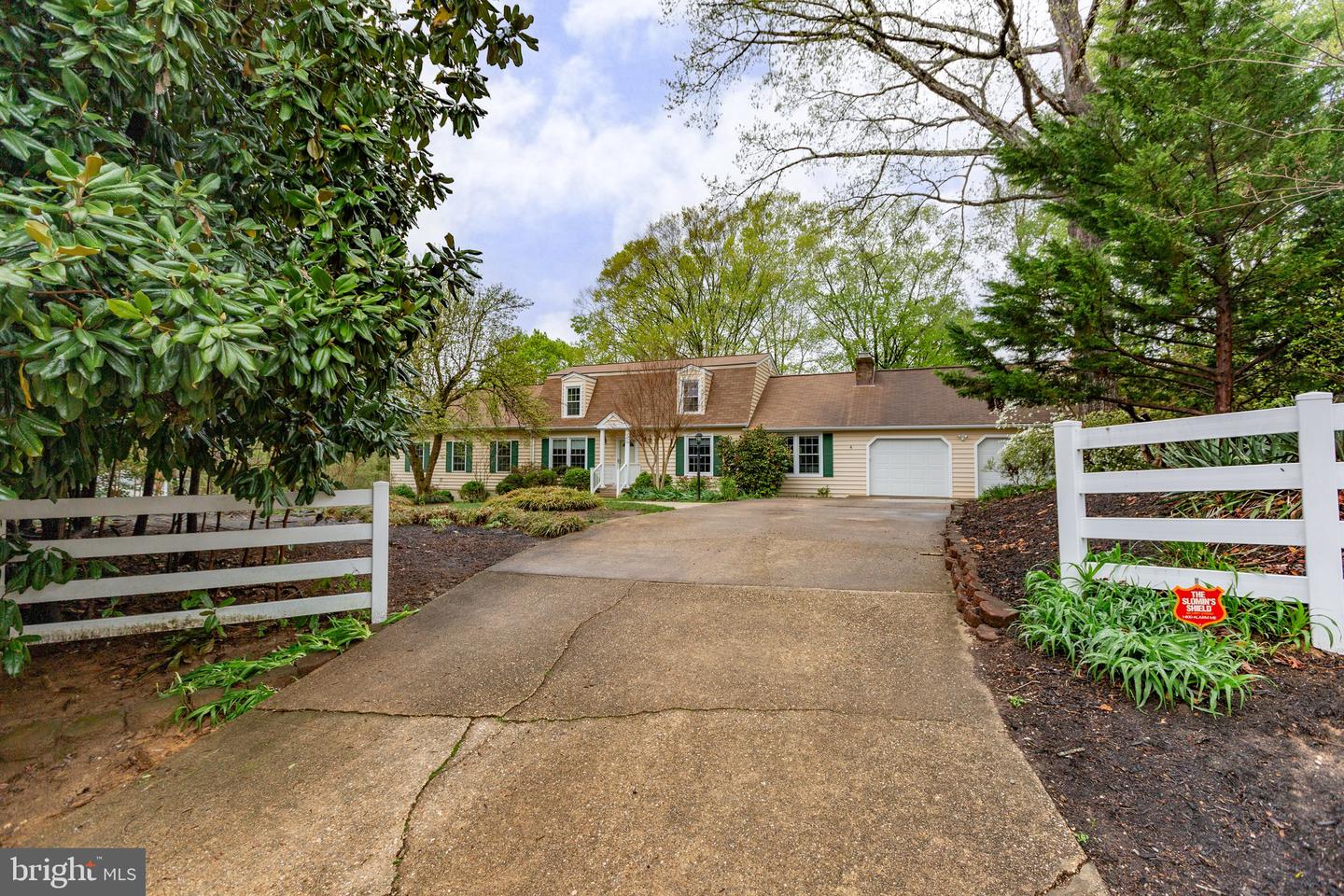 4 N Hill Ct