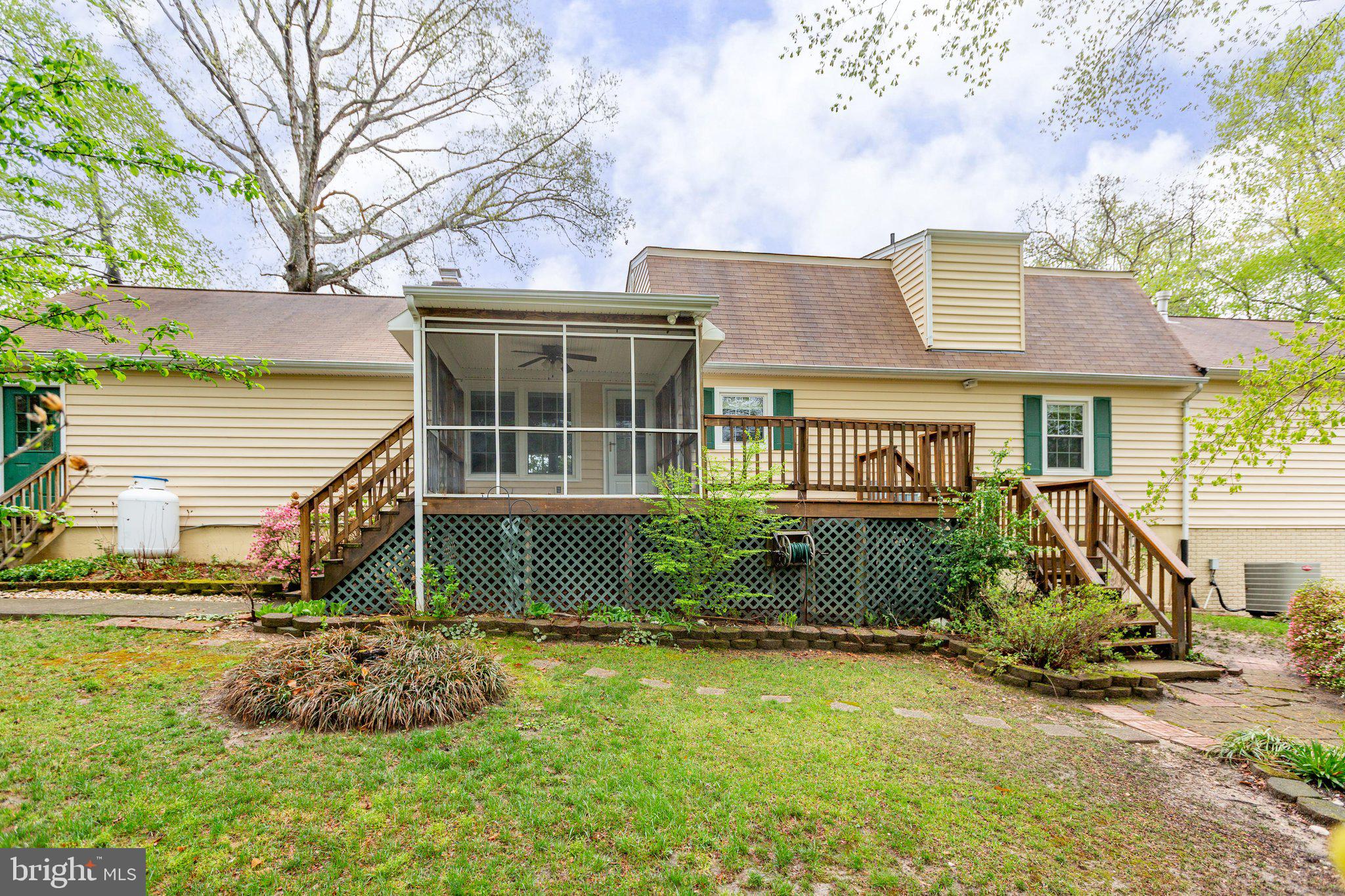 4 N Hill Ct