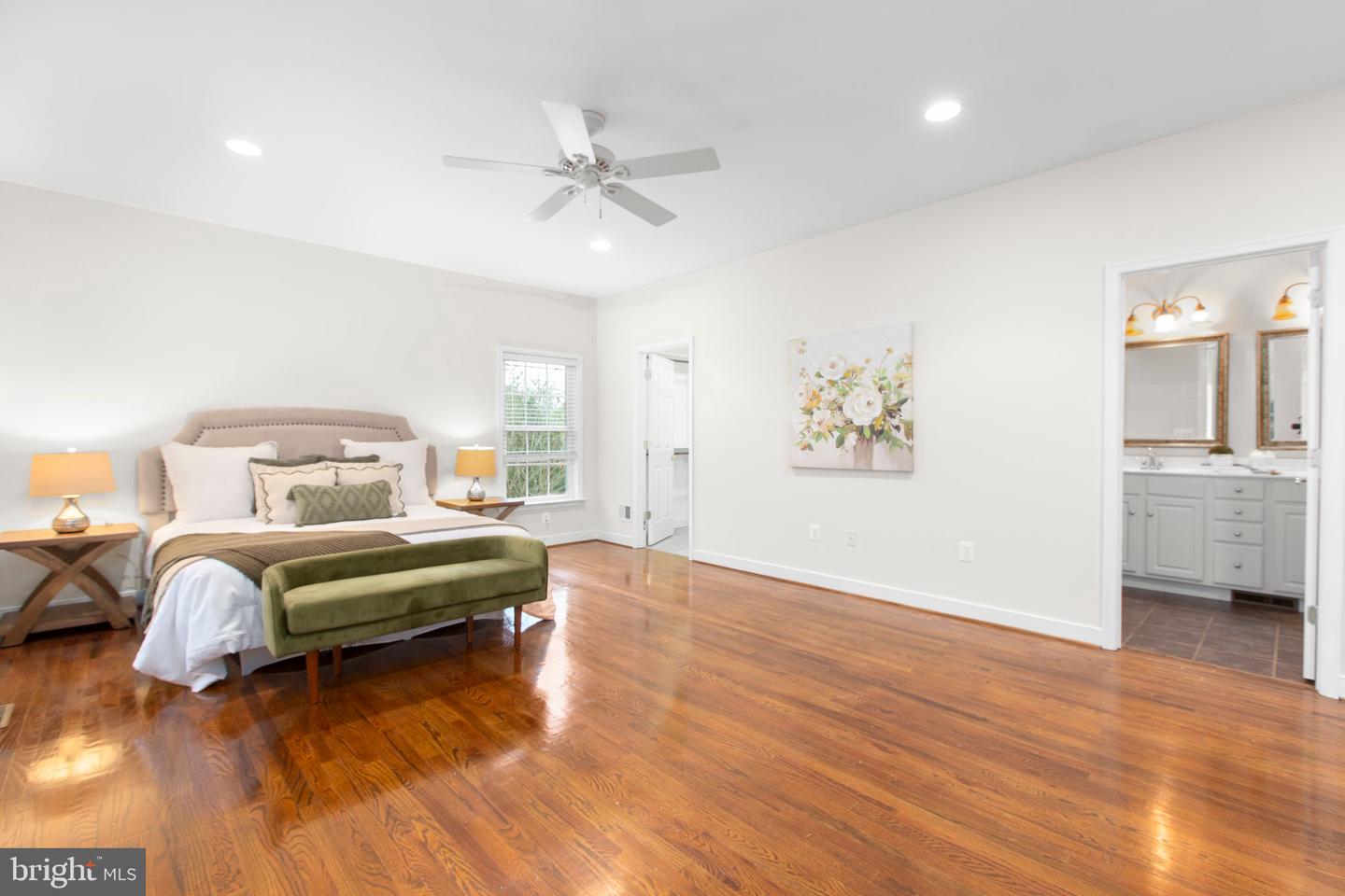 4 N Hill Ct