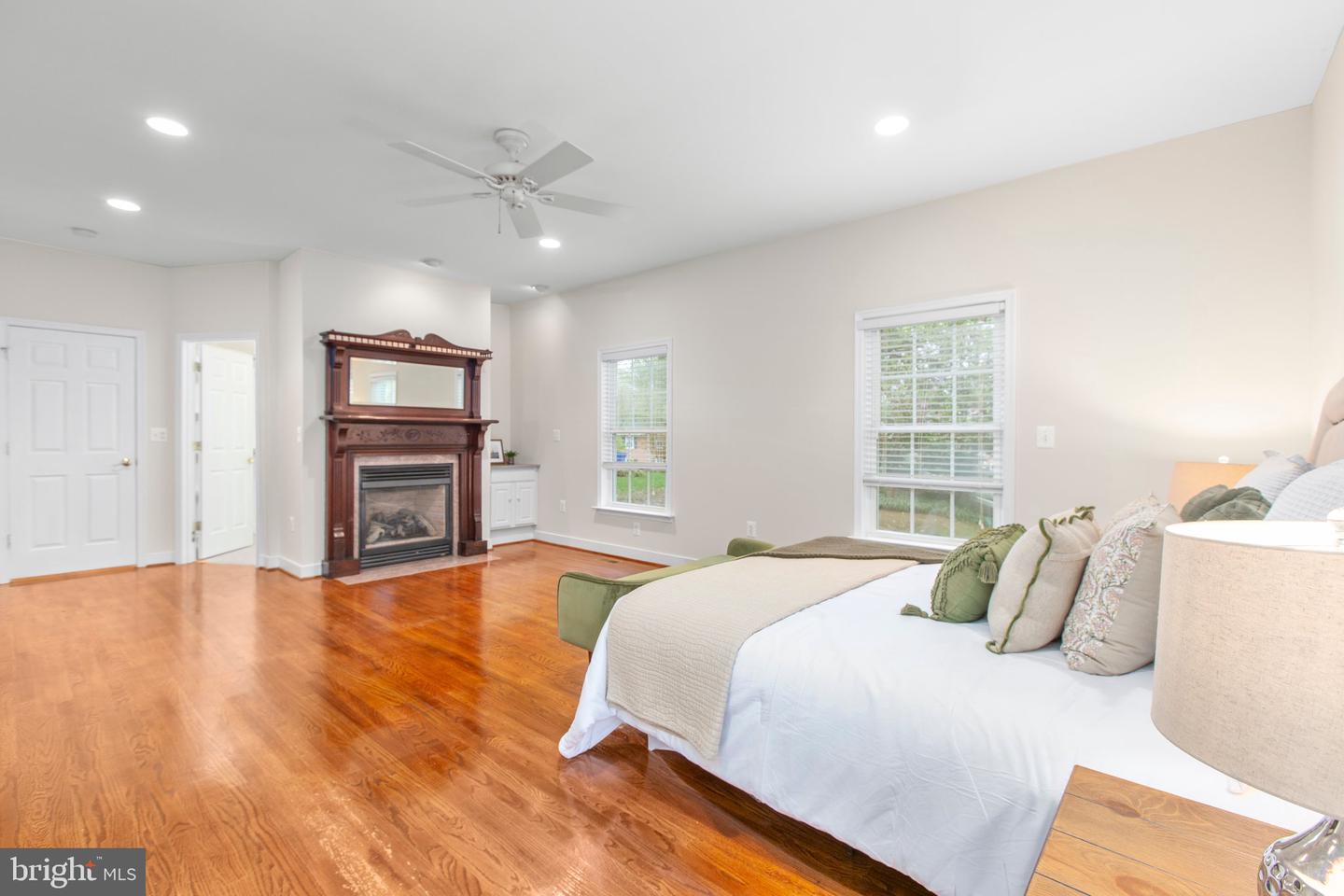 4 N Hill Ct