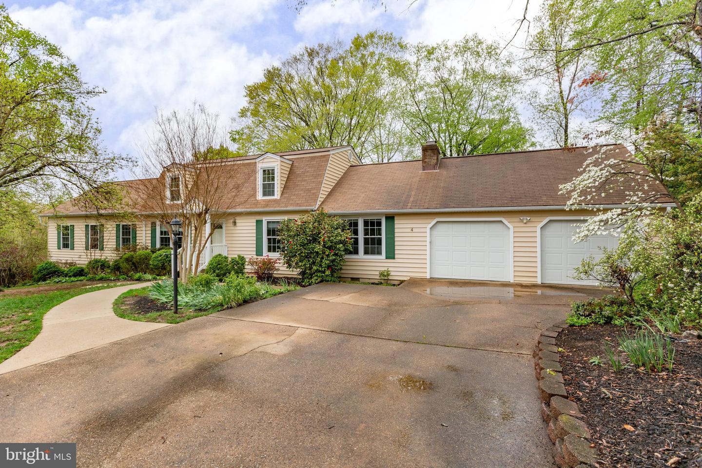 4 N Hill Ct