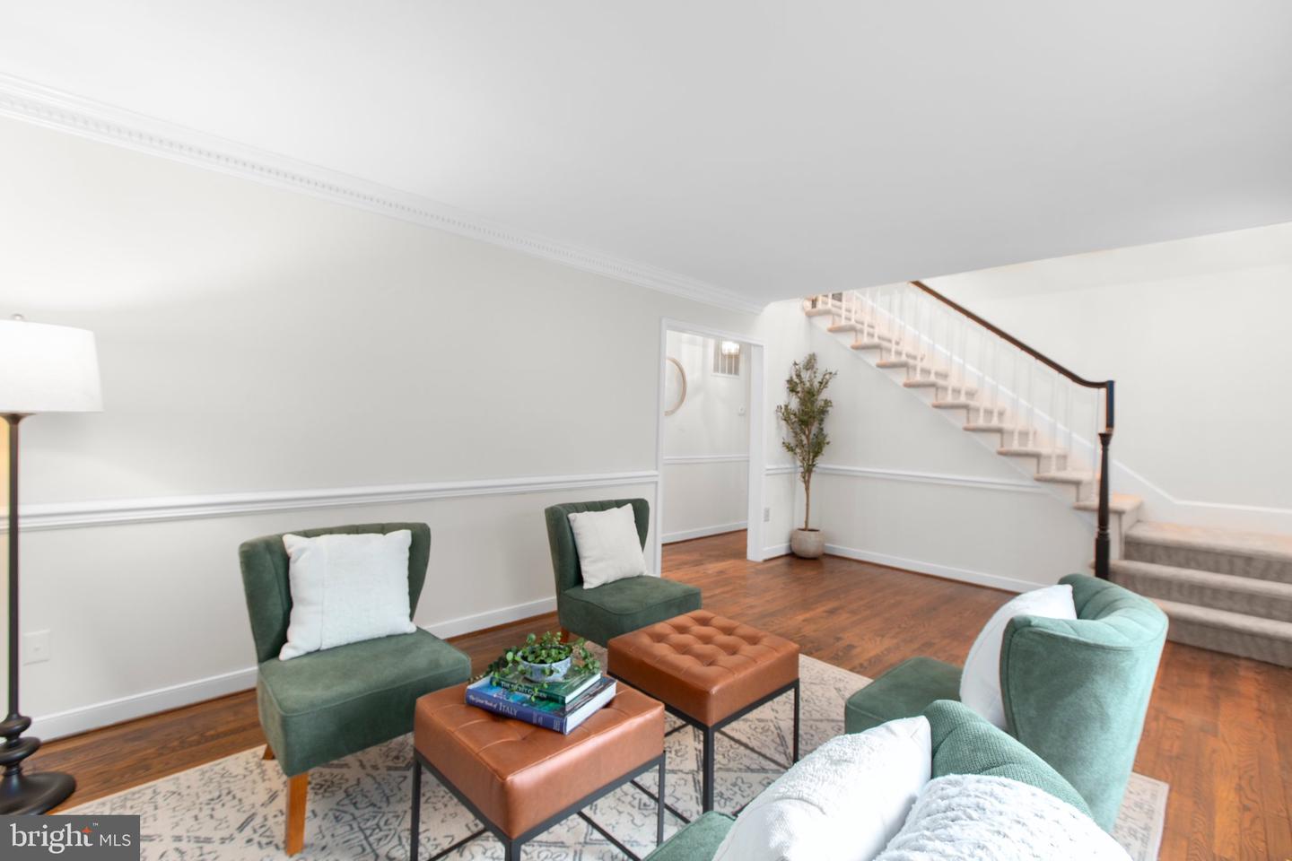 4 N Hill Ct