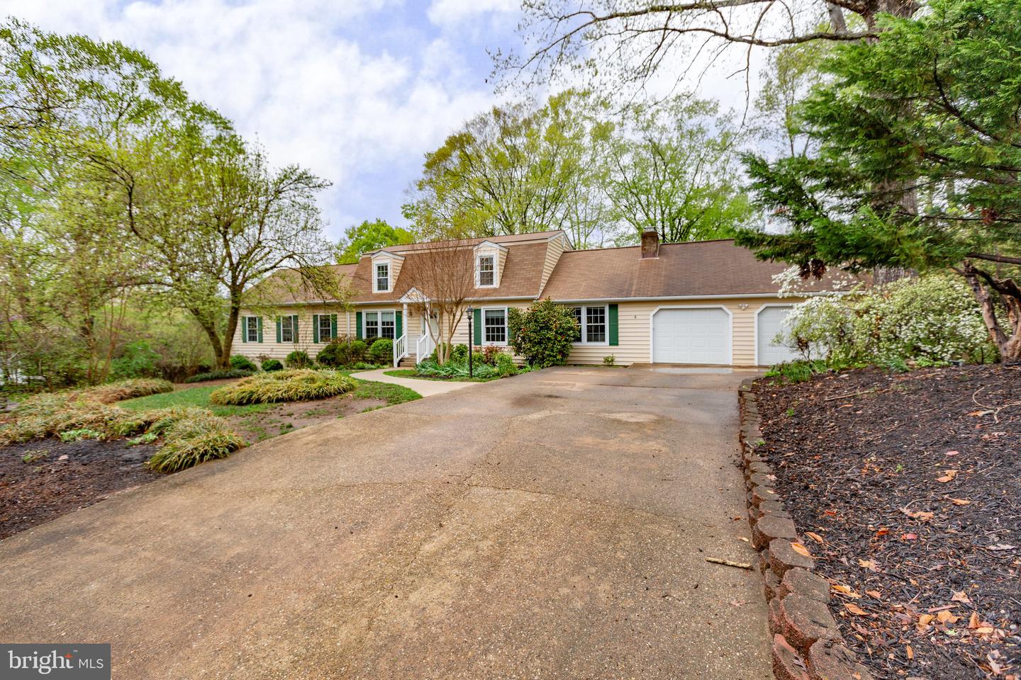 4 N Hill Ct