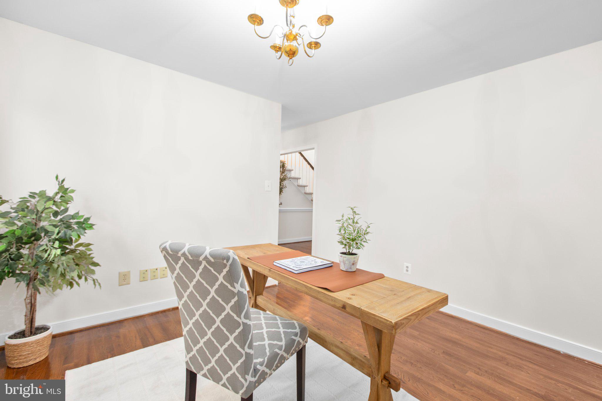 4 N Hill Ct