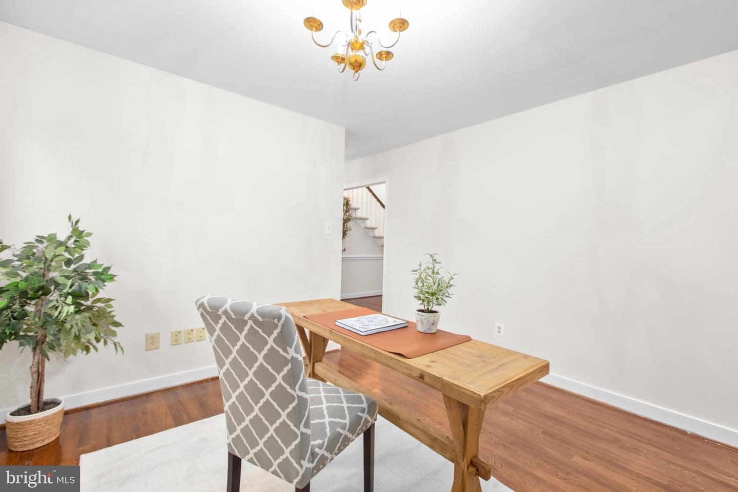 4 N Hill Ct