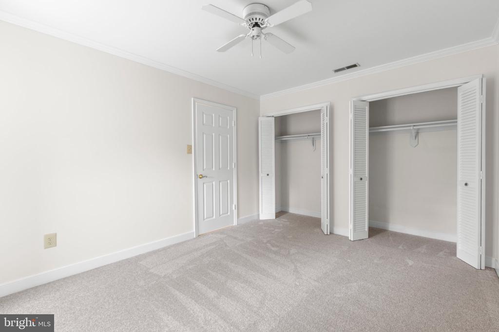 4 N Hill Ct