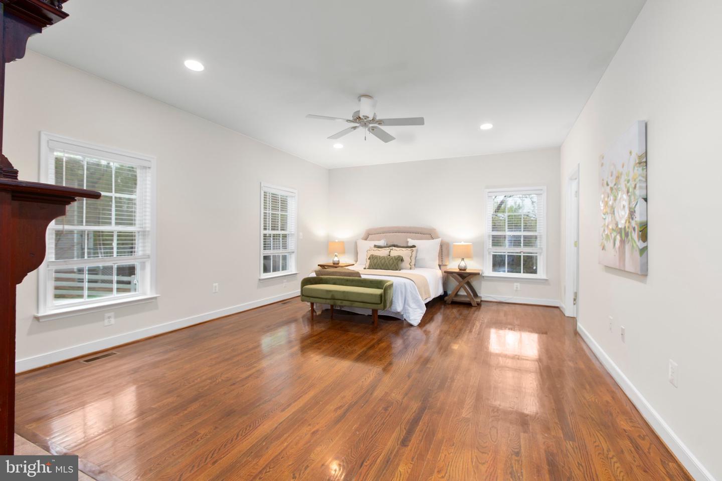 4 N Hill Ct