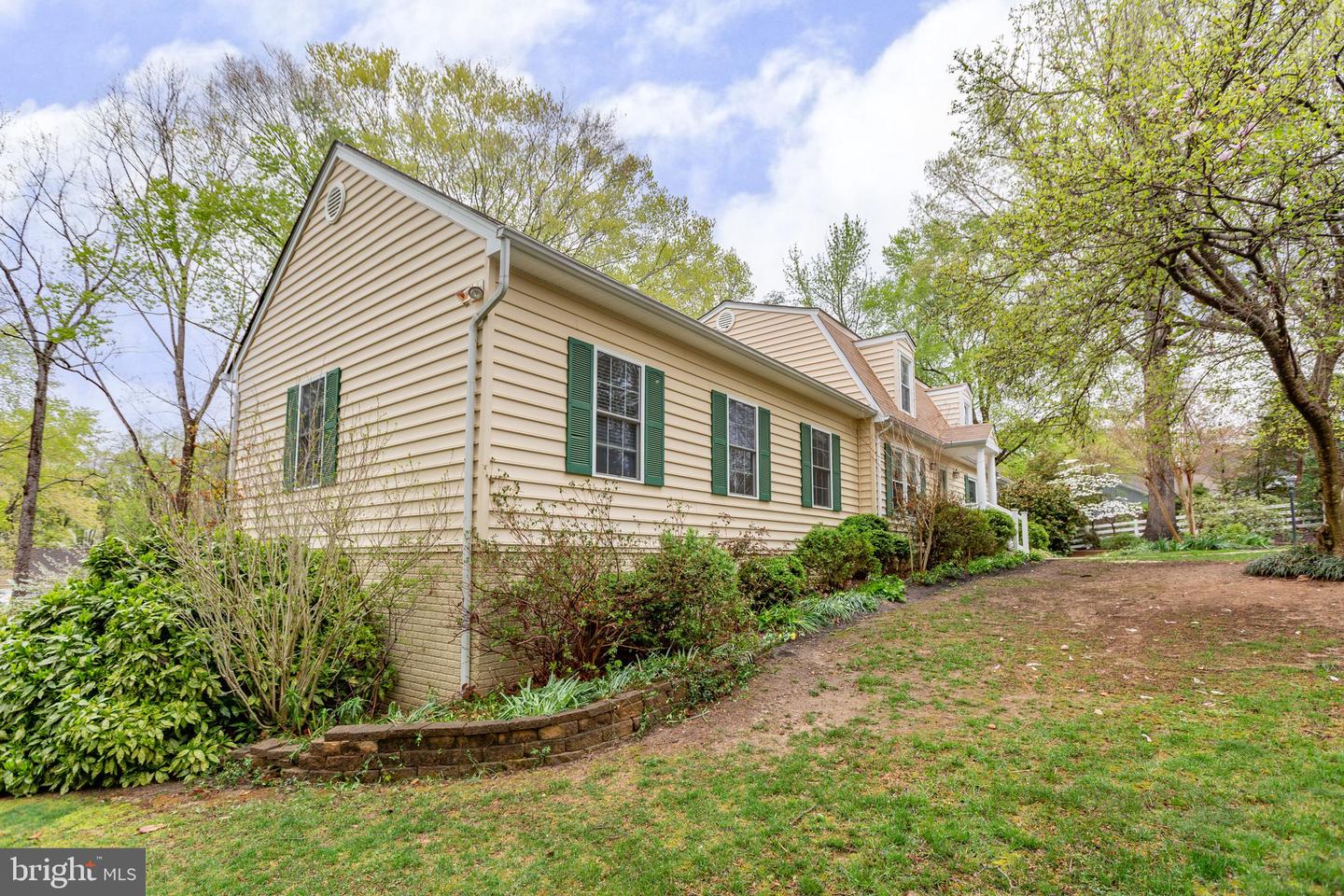 4 N Hill Ct