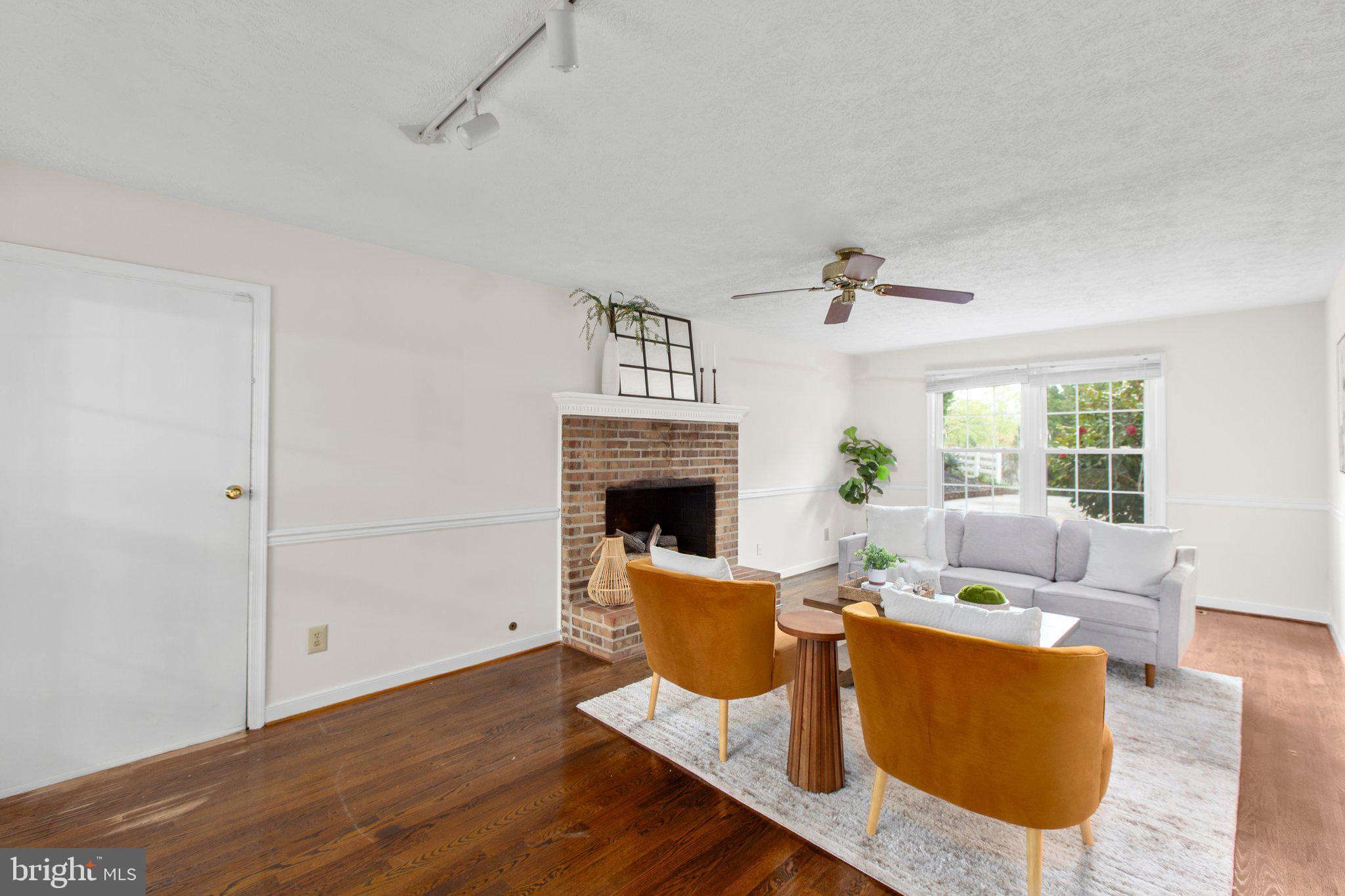 4 N Hill Ct