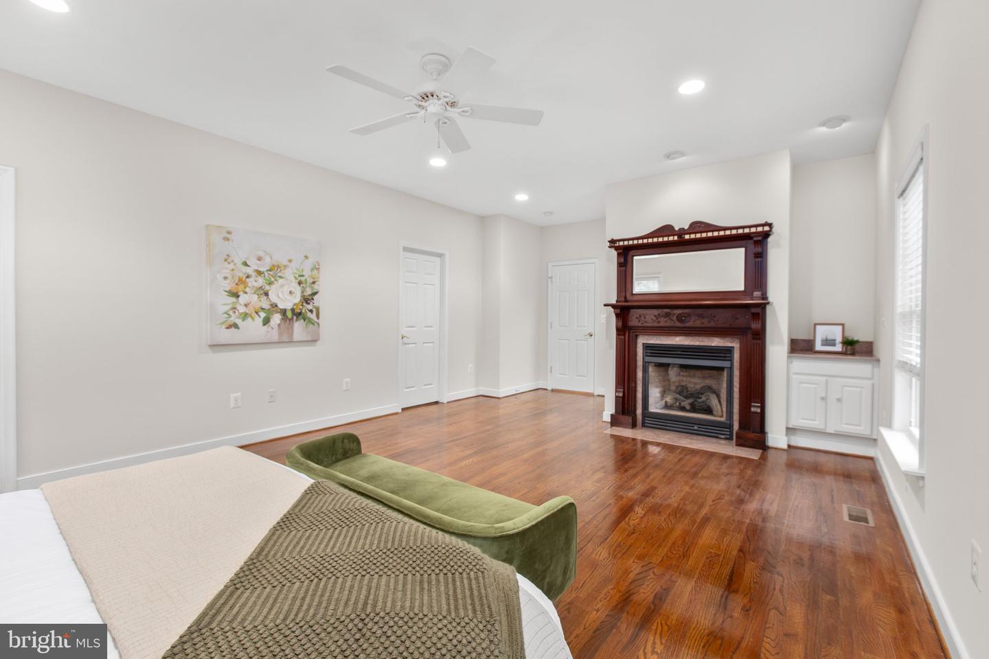 4 N Hill Ct