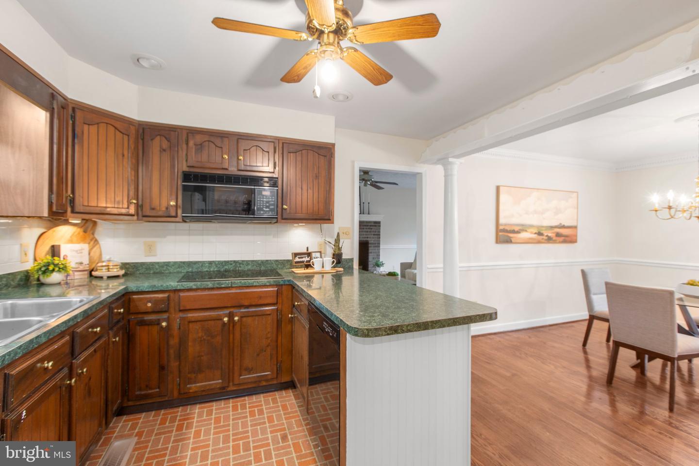 4 N Hill Ct