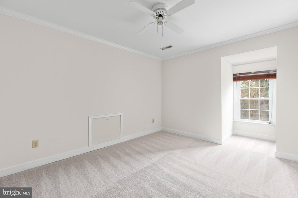 4 N Hill Ct