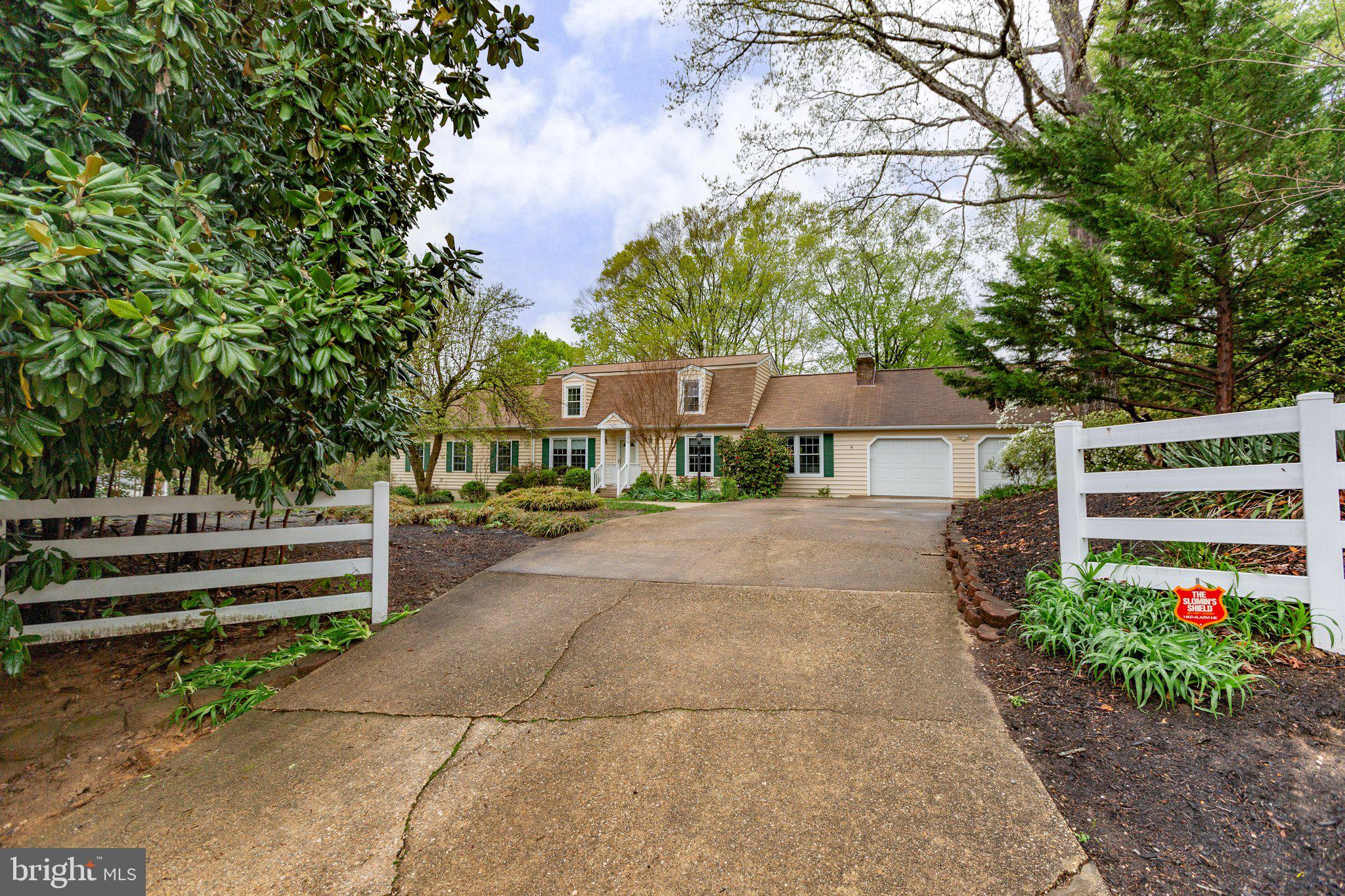 4 N Hill Ct