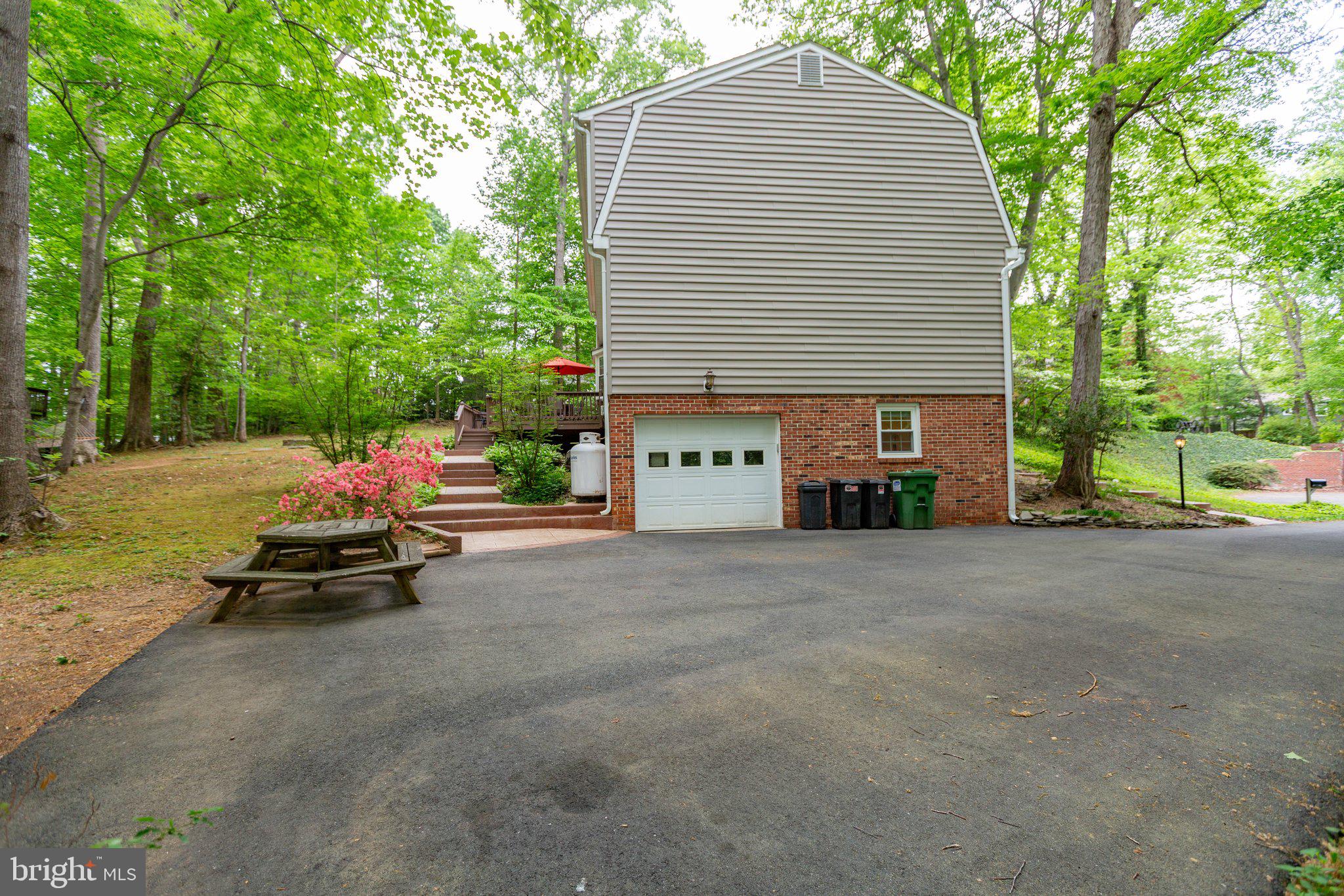 4 Buxley Ct
