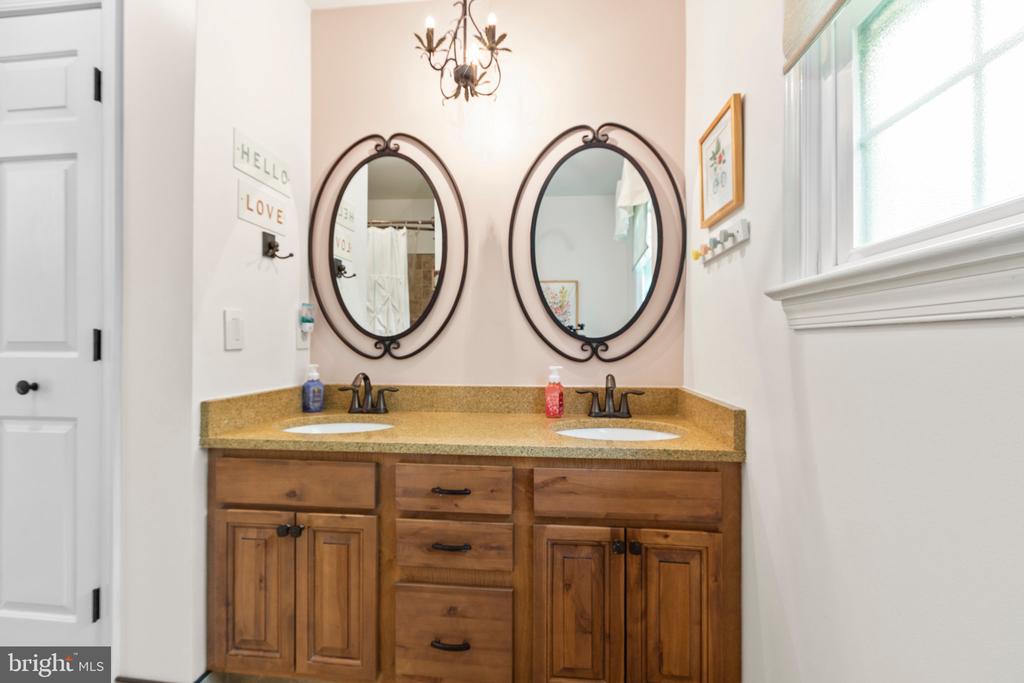 4 Buxley Ct
