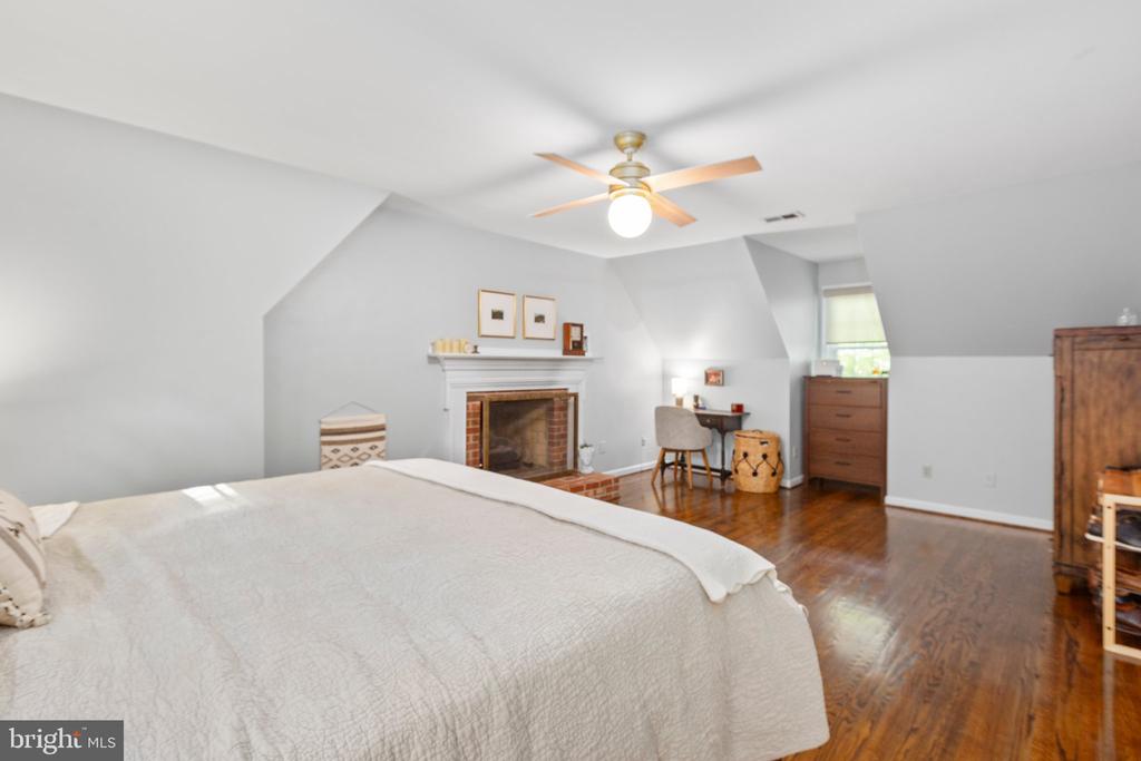4 Buxley Ct