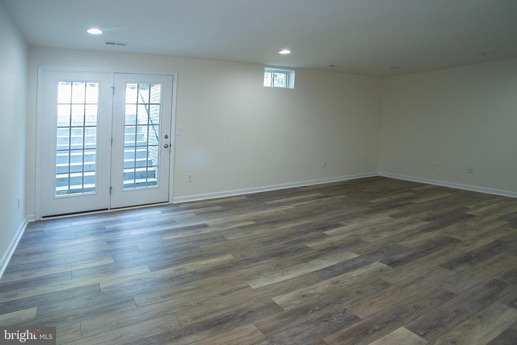 1600 HUDGINS FARM CIR