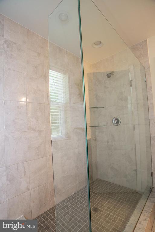 1600 HUDGINS FARM CIR