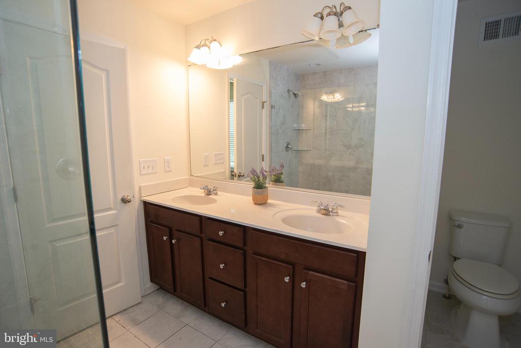1600 HUDGINS FARM CIR