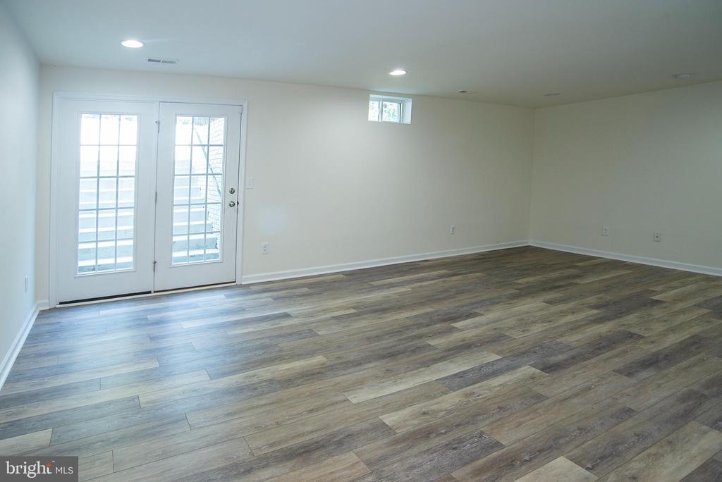 1600 HUDGINS FARM CIR
