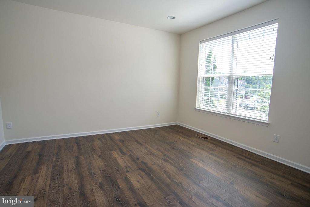 1600 HUDGINS FARM CIR