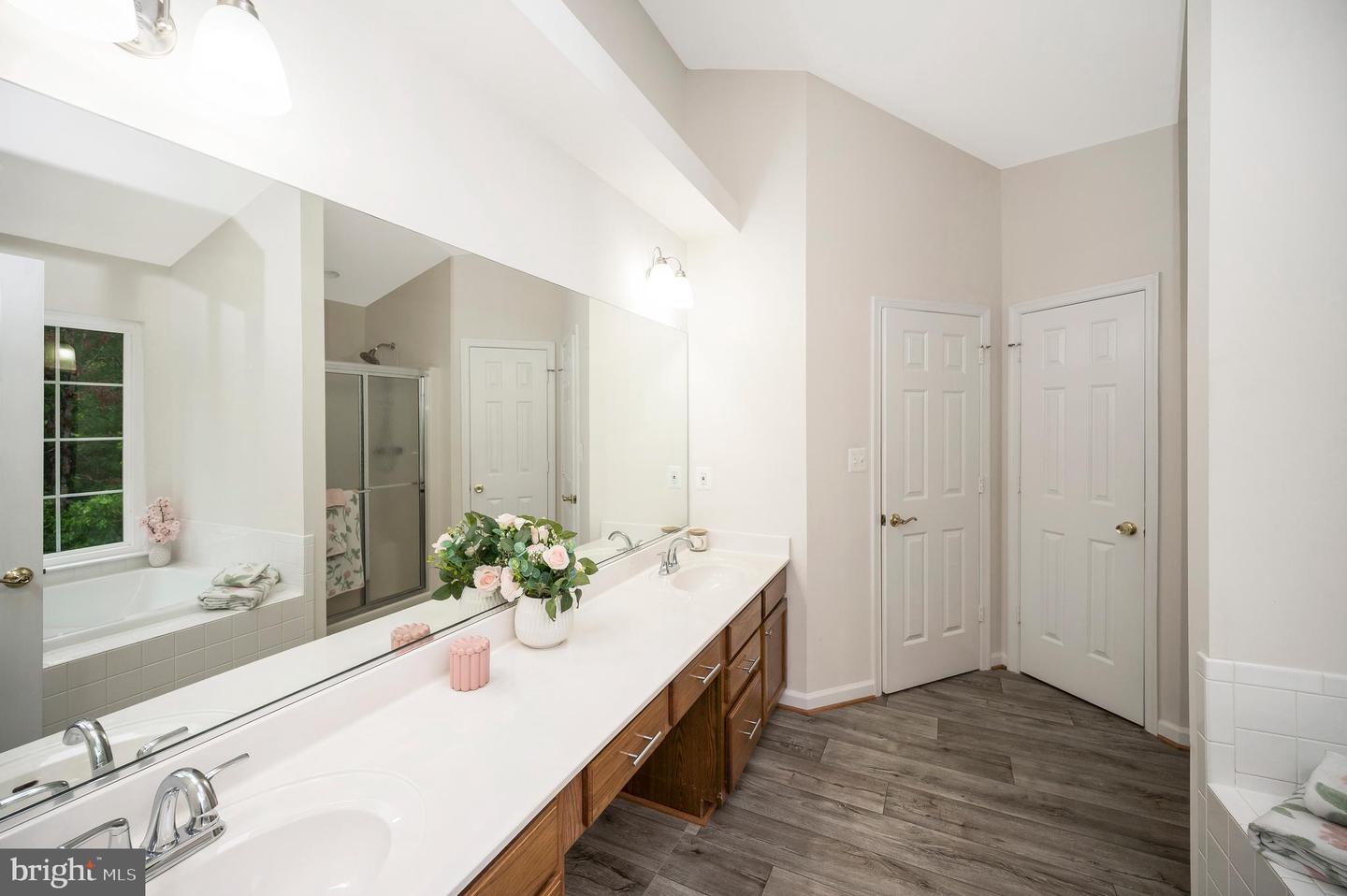 4401 Wexham Ct