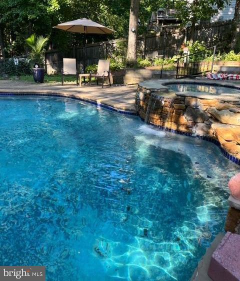 3803 FALLWOOD LANE