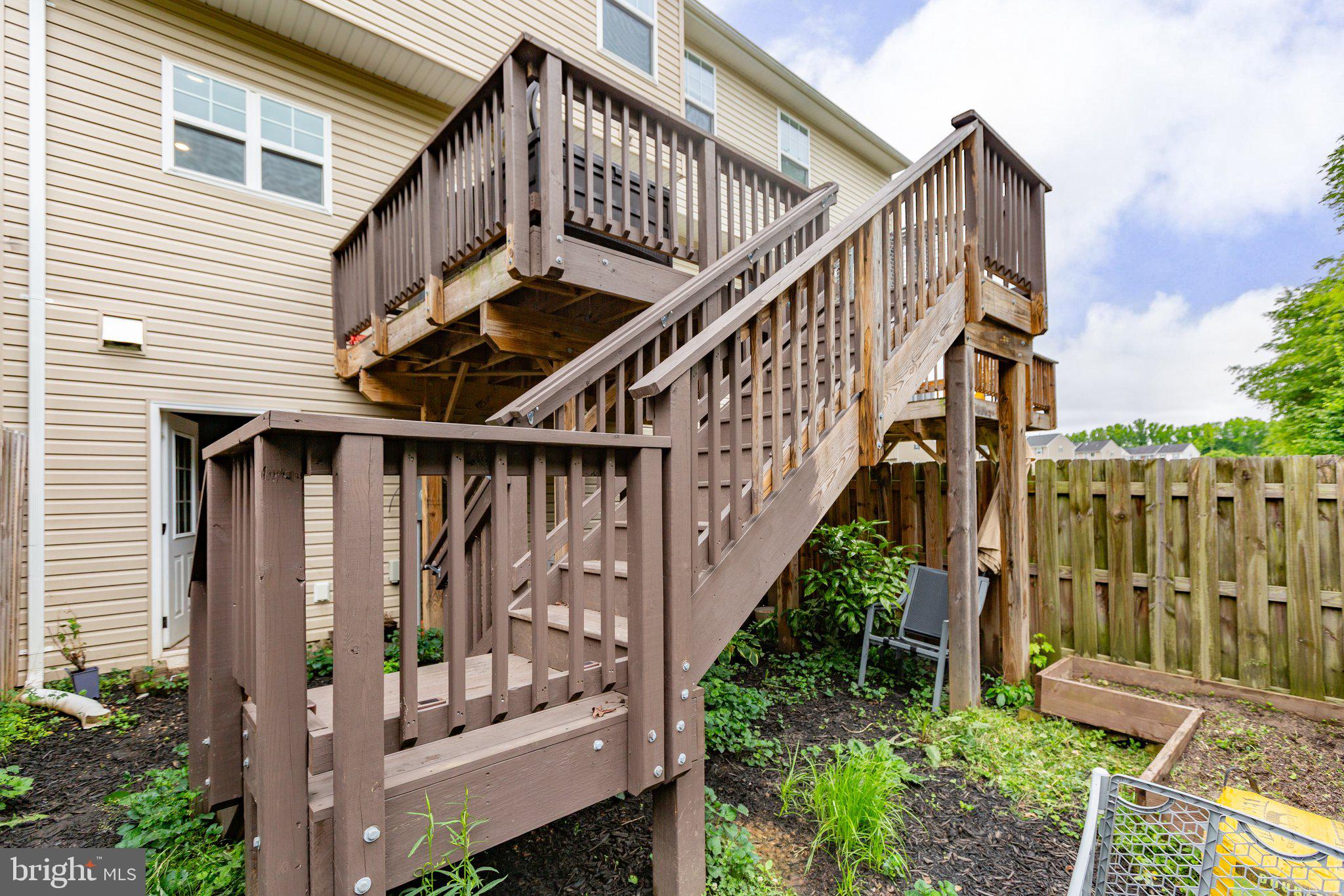 2422 Drake Ln
